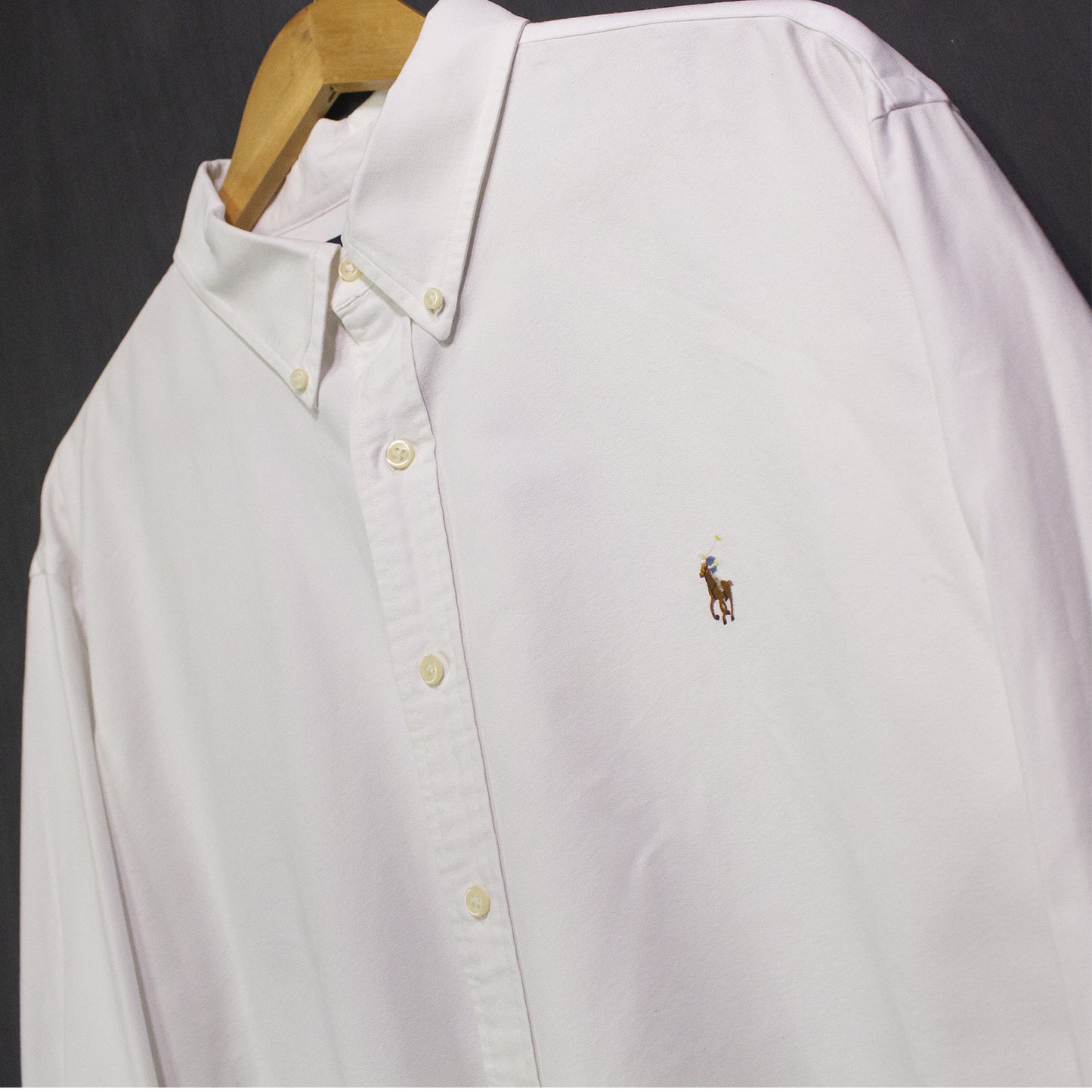 Ralph Lauren, Camisa de vestir blanca.