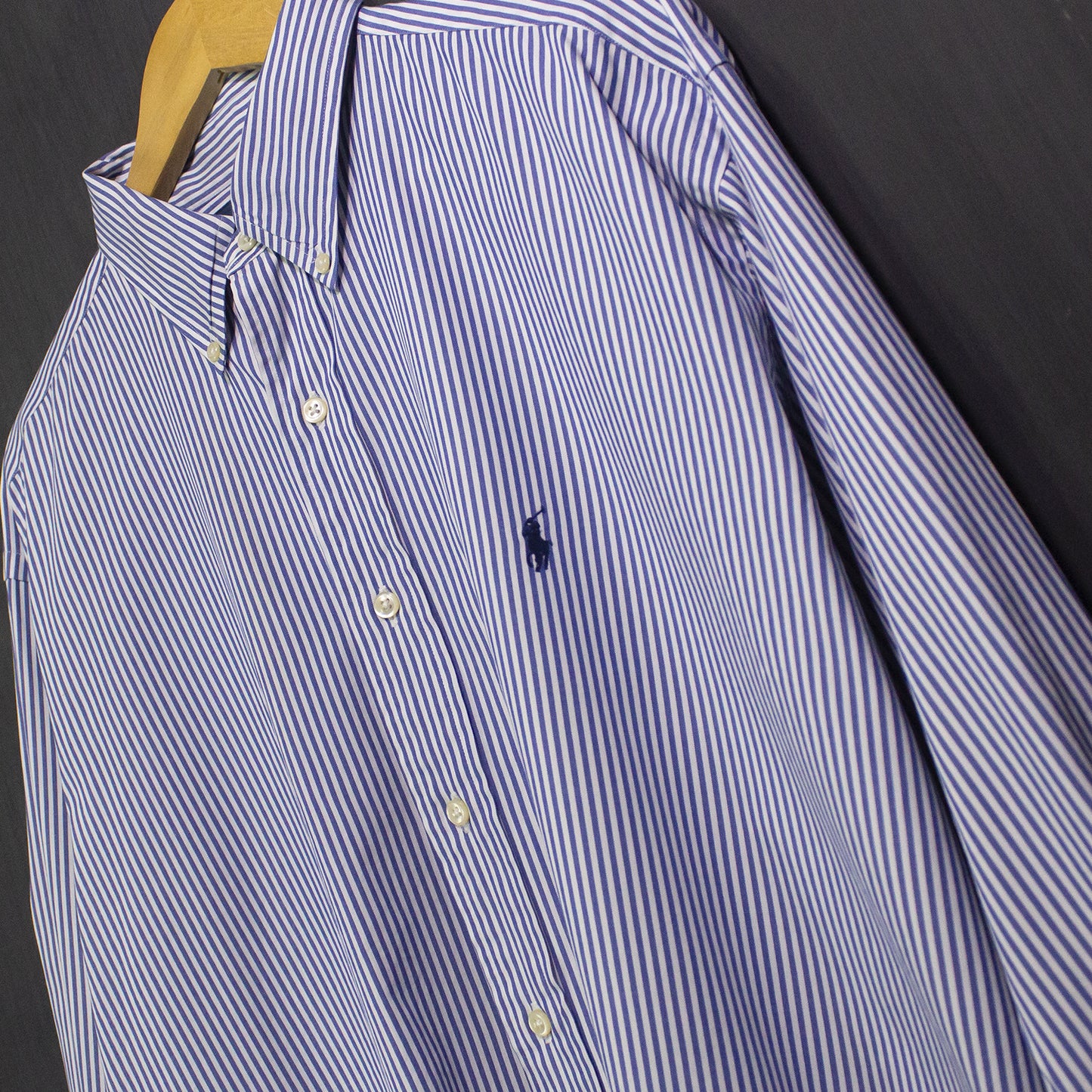 Ralph Lauren, Camisa de vestir rayas azules.